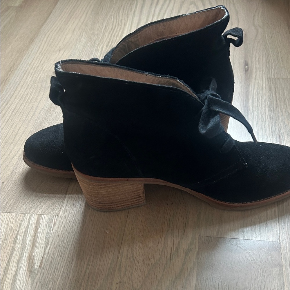 Chic Black Suede Ankle Booties - Picture 2 of 3
